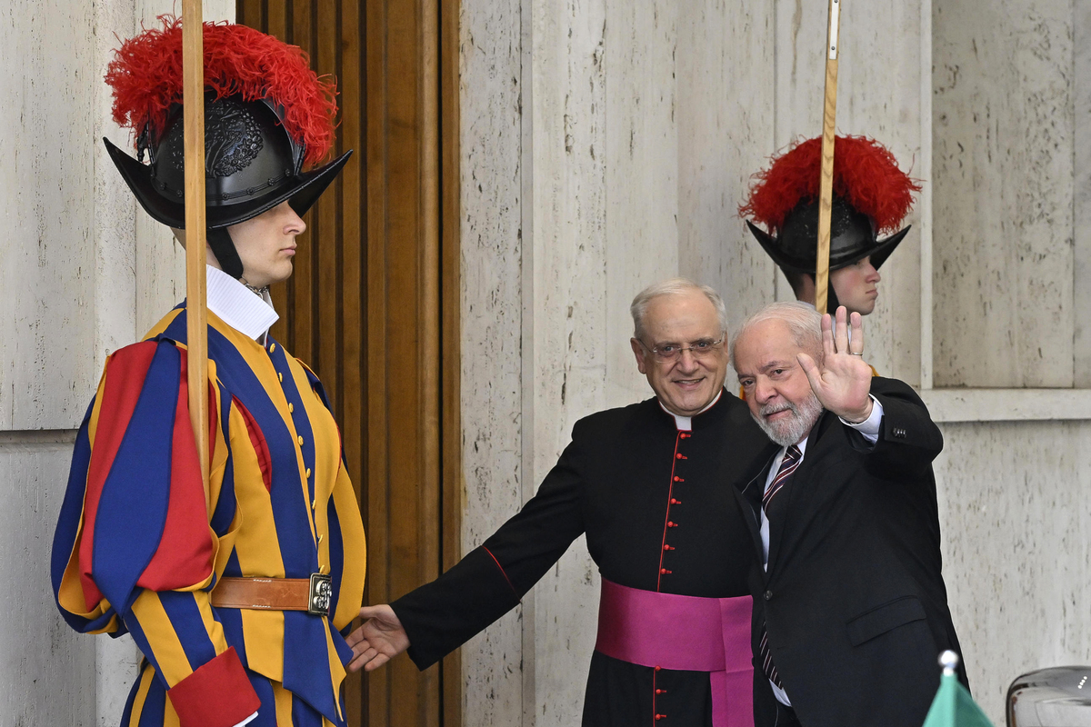Il Presidente brasiliano Luiz Inacio Lula da Silva arriva in Vaticano per incontrare Papa Francesco Il Presidente brasiliano Luiz Inacio Lula da Silva arriva in Vaticano per incontrare Papa Francesco