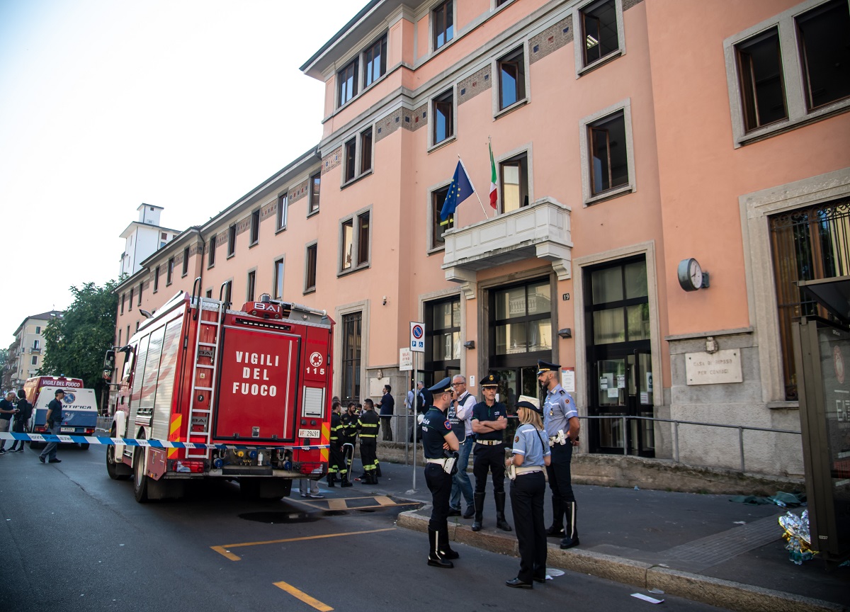 Milano, incendio in casa di riposo: sei morti