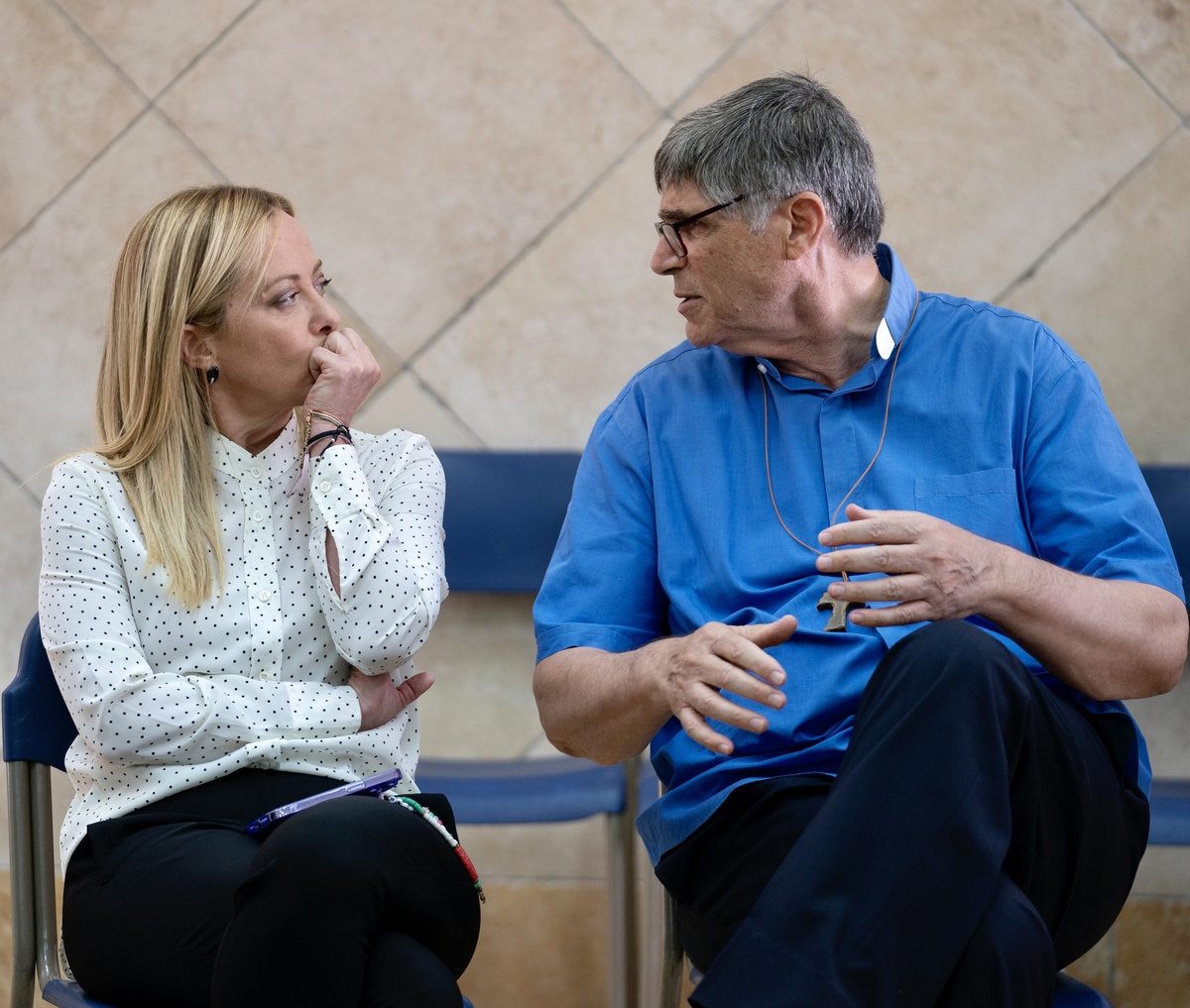 Il Presidente del Consiglio Giorgia Meloni in visita a Caivano Il Presidente del Consiglio Giorgia Meloni in visita a Caivano
