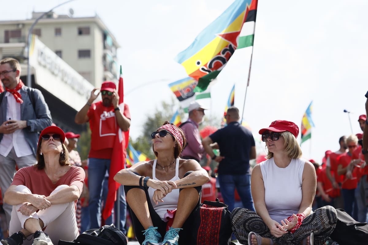 CGIL, Manifestazione nazionale La via maestra, insieme per la Costituzione a Roma CGIL, Manifestazione nazionale La via maestra, insieme per la Costituzione a Roma