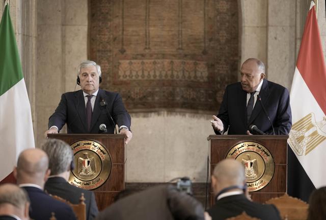 Il ministro degli Esteri italiano Antonio Tajani incontra il suo omologo egiziano Sameh Shoukry al Cairo Il ministro degli Esteri italiano Antonio Tajani incontra il suo omologo egiziano Sameh Shoukry al Cairo
