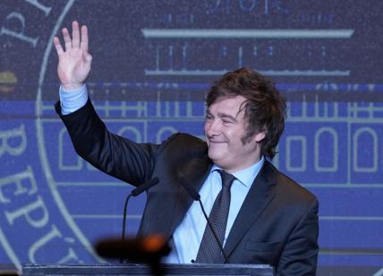 Argentina, "El loco" Milei eletto presidente. Addio Peso e metà dei ministeri