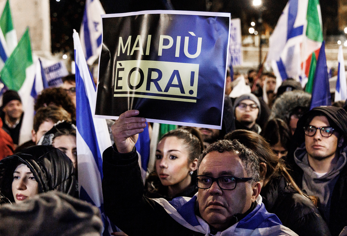 Roma - Manifestazione organizzata dalla comunità ebraica di Roma contro l'antisemitismo e il terrorismo e pace in Israele Roma - Manifestazione organizzata dalla comunità ebraica di Roma contro l'antisemitismo e il terrorismo e pace in Israele
