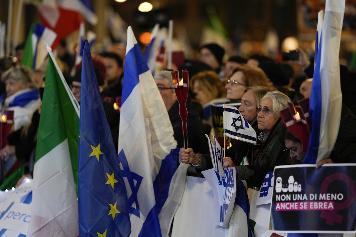 Roma - Manifestazione organizzata dalla comunità ebraica di Roma contro l'antisemitismo e il terrorismo e pace in Israele Roma - Manifestazione organizzata dalla comunità ebraica di Roma contro l'antisemitismo e il terrorismo e pace in Israele
