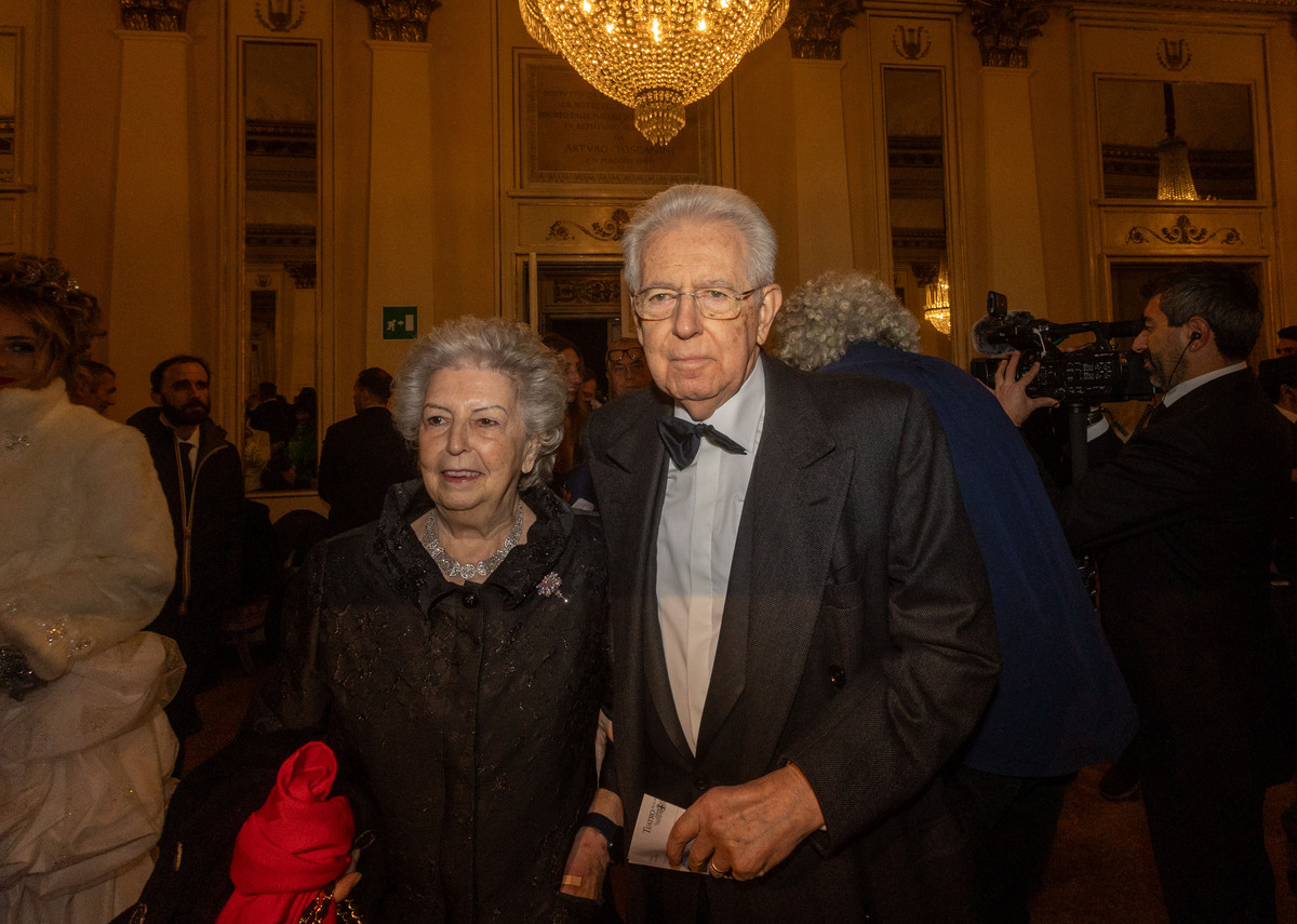 Mario Monti e moglie Mario Monti e moglie