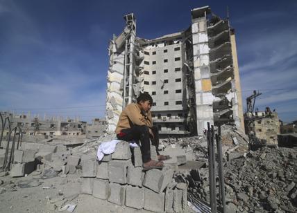 Israele ritira le truppe dal Sud di Gaza. Iran: "Nessuna ambasciata è sicura"