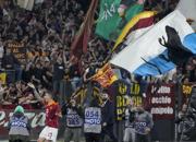 Roma-Lazio, Mancini gol e sventola bandiera Lazio con topo. Poi si scusa