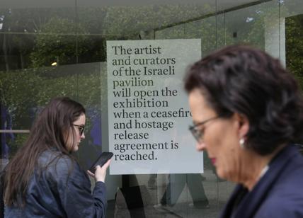 Biennale Venezia, il padiglione di Israele non apre. "Liberate gli ostaggi"