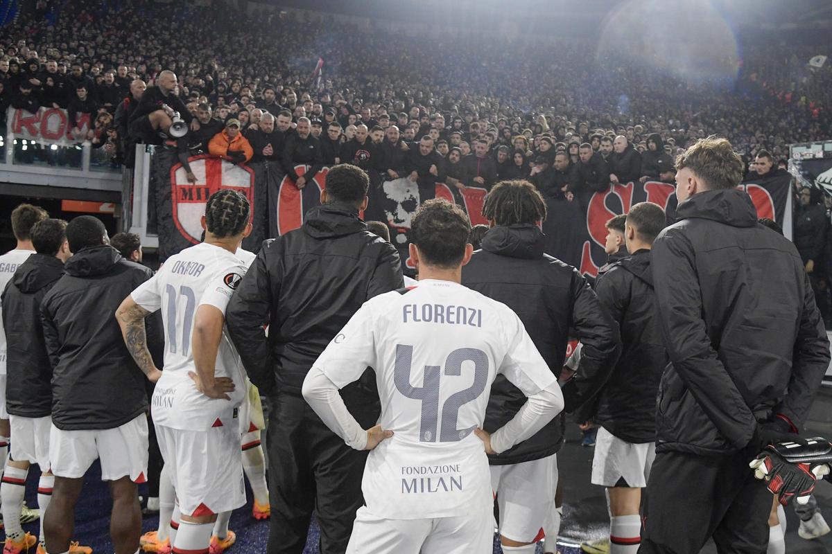 Milan Curva fans players