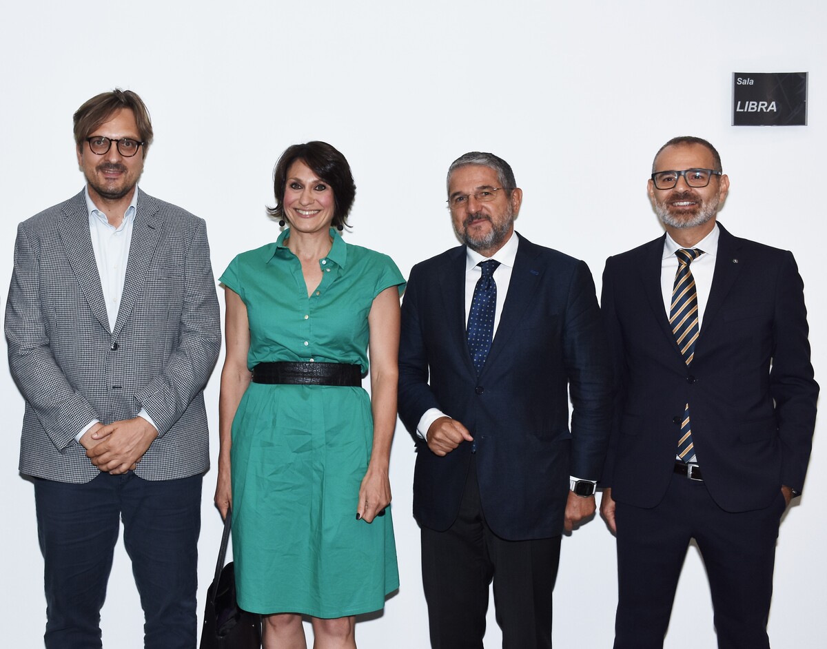 Valentino Valentini Vice Ministro delle Imprese e del Made in Italy, Guido Guidesi Assessore allo Sviluppo Economico della Regione Lombardia, Elena Buscemi Presidente del Consiglio Comunale di Milano e Mario Maggiani, amministratore delegato di Promaplast. Foto: Nick Zonna Valentino Valentini Vice Ministro delle Imprese e del Made in Italy, Guido Guidesi Assessore allo Sviluppo Economico della Regione Lombardia, Elena Buscemi Presidente del Consiglio Comunale di Milano e Mario Maggiani, amministratore delegato di Promaplast. Foto: Nick Zonna