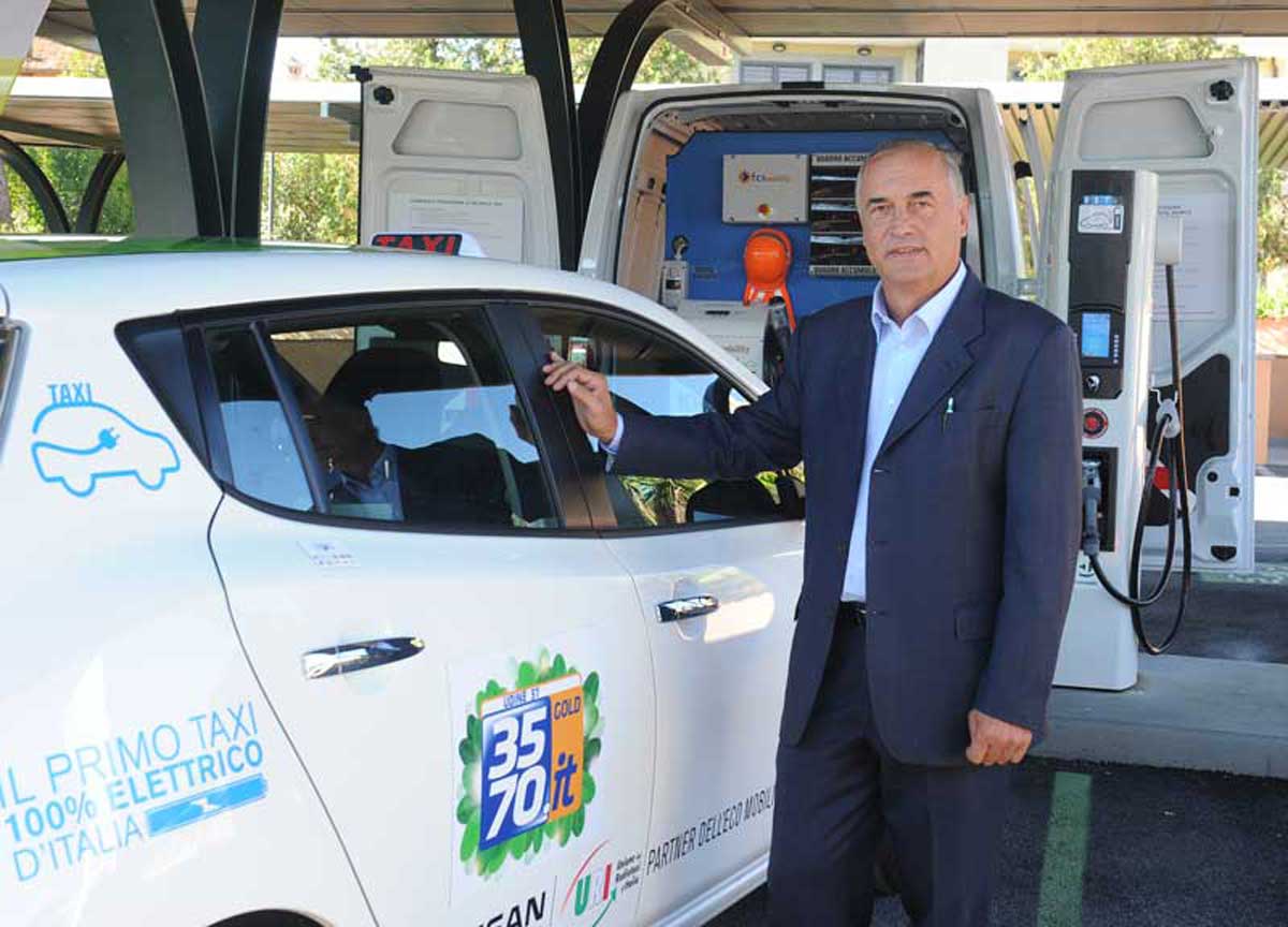 Taxi 3570 il presidente della Cooperativa Loreno Bittarelli Taxi 3570 il presidente della Cooperativa Loreno Bittarelli