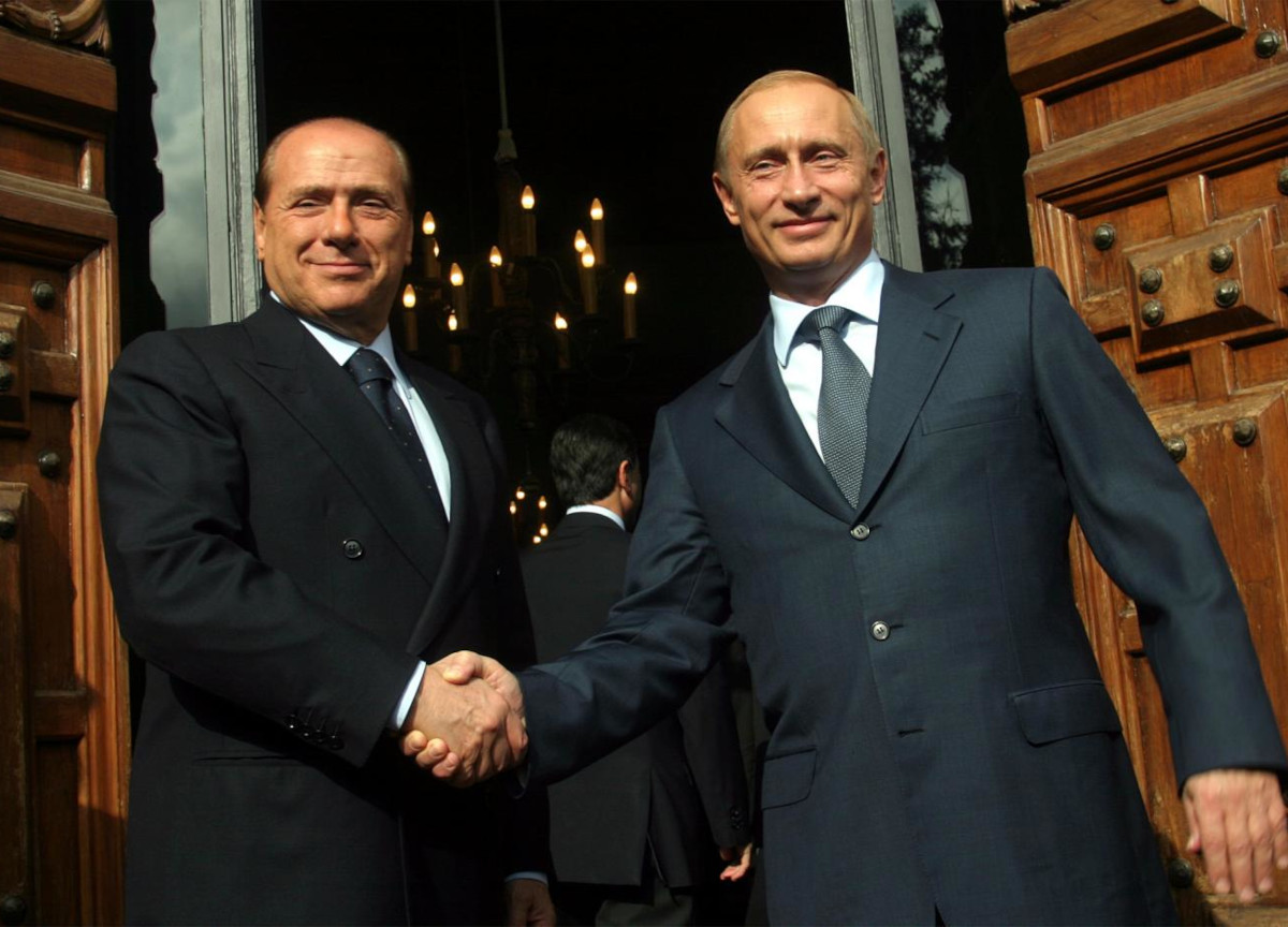 Berlusconi e Putin. Foto Lapresse Berlusconi e Putin. Foto Lapresse