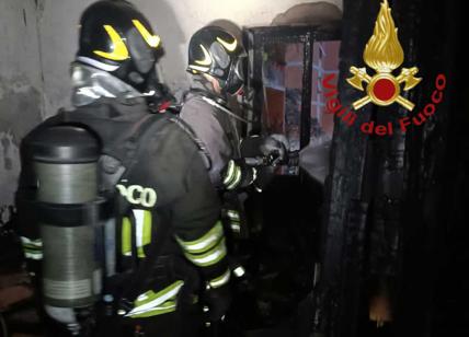 Paura a Roma, in fiamme un appartamento: evacuate 50 persone a Val Melaina