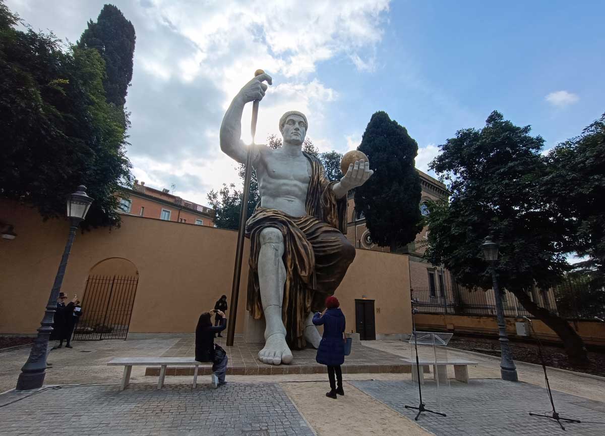 La statua colossale di Costantino La statua colossale di Costantino