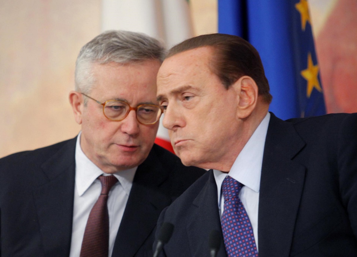 Giulio Tremonti e Silvio Berlusconi (LaPresse) Giulio Tremonti e Silvio Berlusconi (LaPresse)