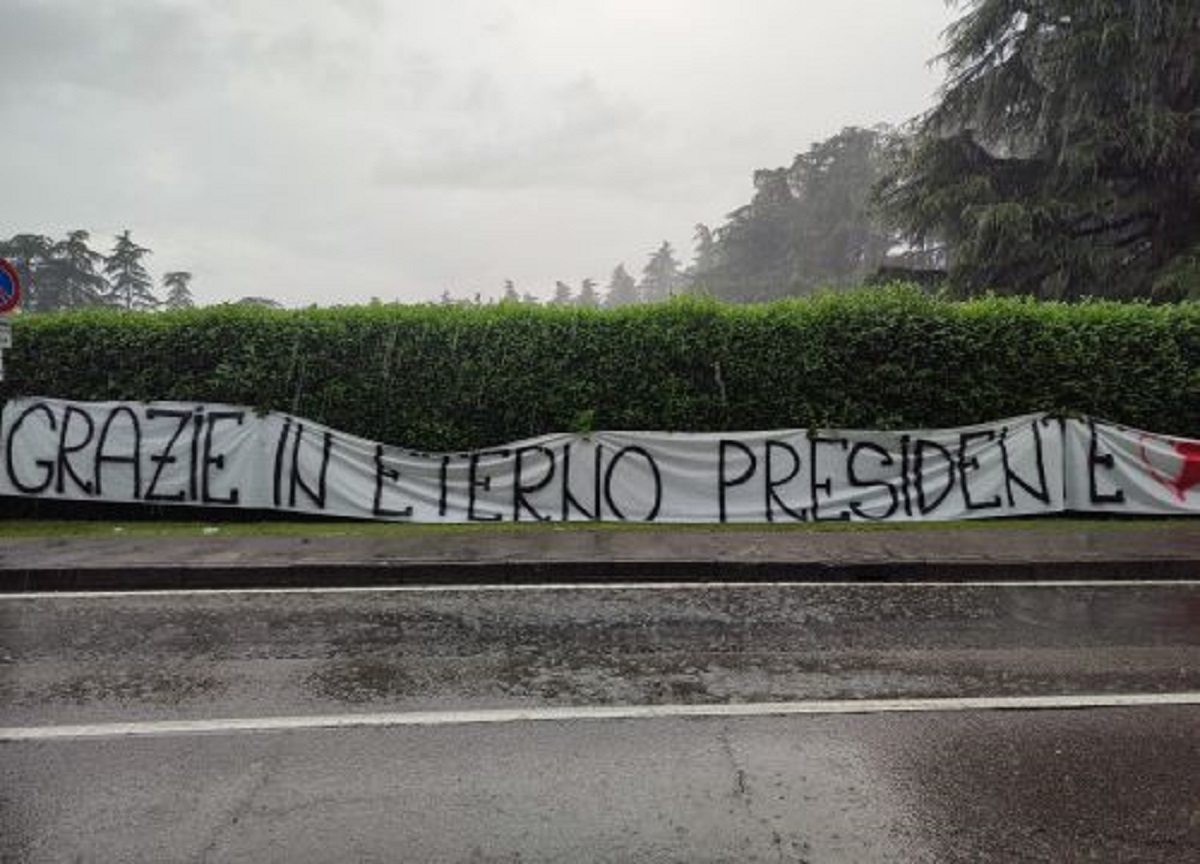 Berlusconi, camera ardente ad Arcore (foto: MiaNews) Berlusconi, camera ardente ad Arcore (foto: MiaNews)