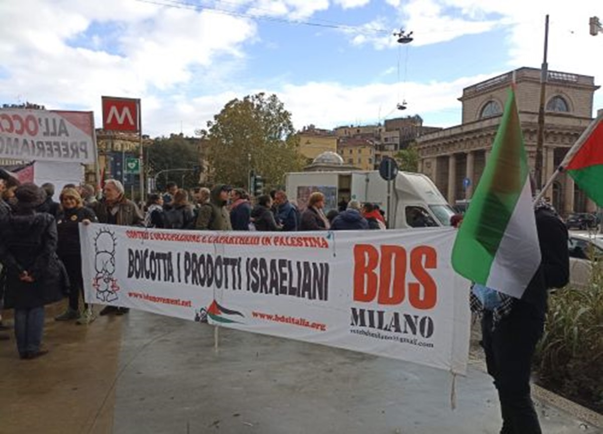Milano, manifestazione pro Palestina (Mia News) Milano, manifestazione pro Palestina (Mia News)