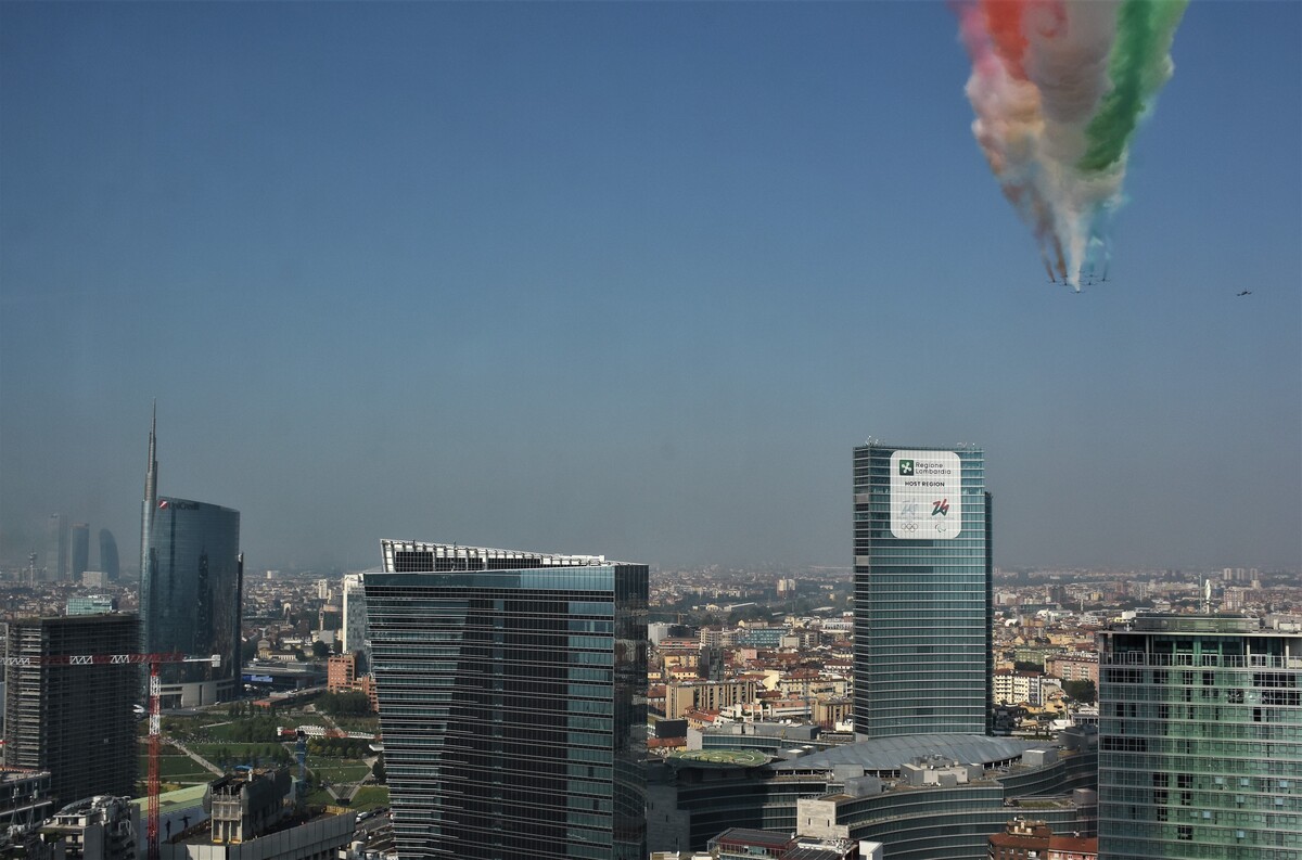 pattuglia acrobatica delle Frecce Tricolori a Milano. Foto: Nick Zonna pattuglia acrobatica delle Frecce Tricolori a Milano. Foto: Nick Zonna