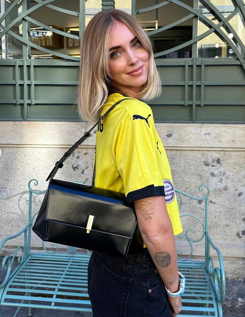 Chiara Ferragni con la maglia del Borussia fa infuriare i milanisti... Chiara Ferragni con la maglia del Borussia fa infuriare i milanisti...