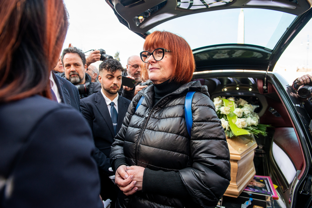 SANDRA MILO FUNERALI SANDRA MILO FUNERALI