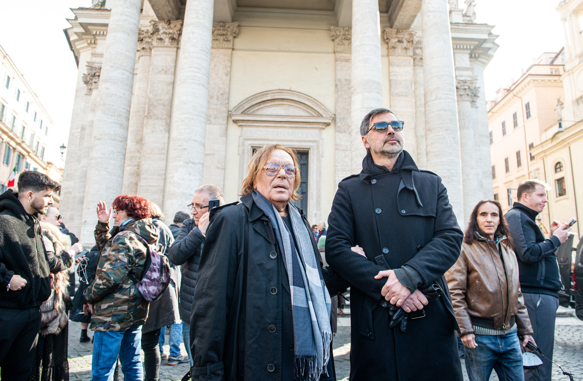 SANDRA MILO FUNERALI SANDRA MILO FUNERALI