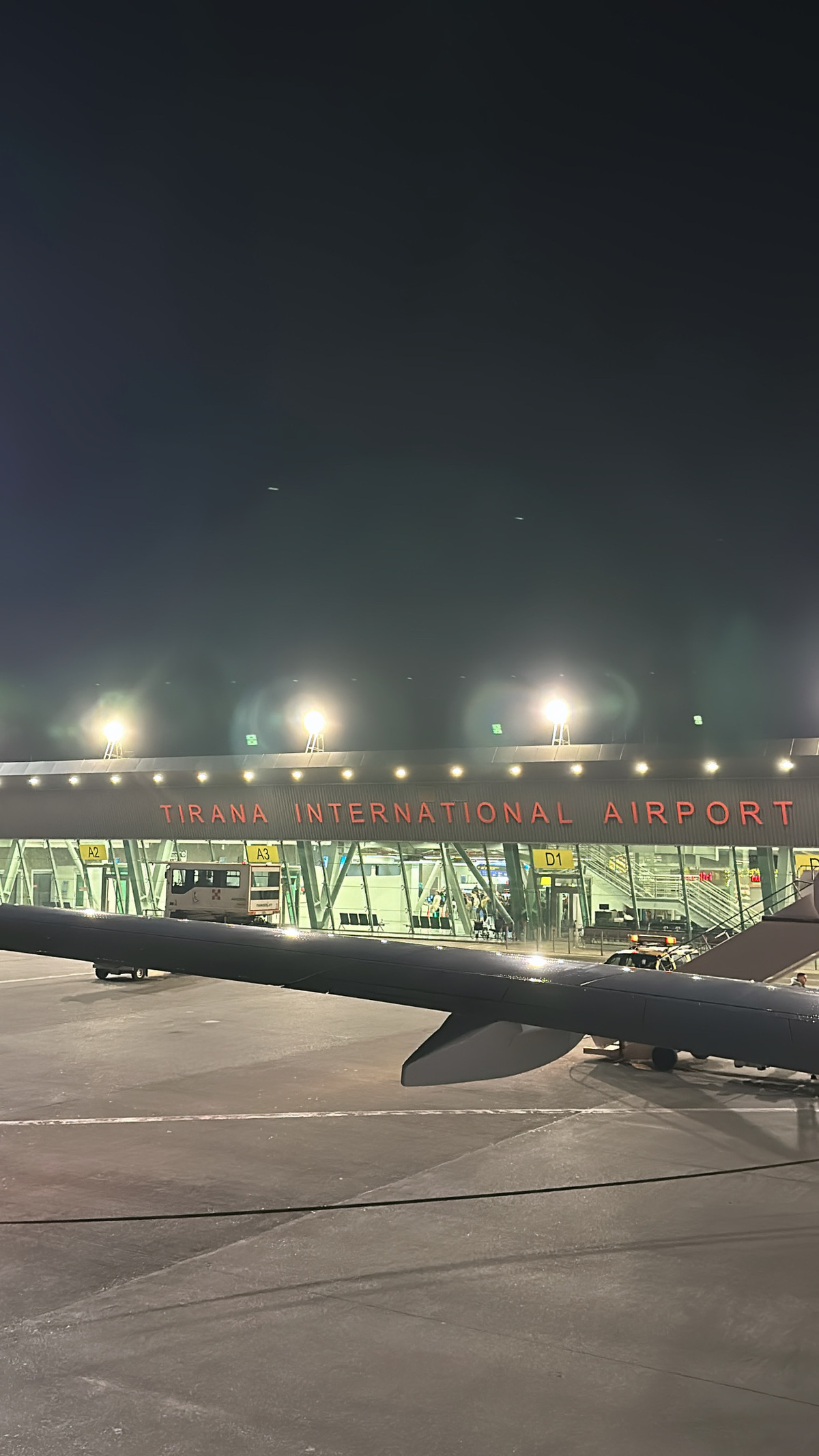 L'aeroporto internazionale di Tirana è diretto da un italiano, Piervittorio Farabbi.Nel 2023 ha registrato 7 milioni 250 mila passeggeri (+ 40� rispetto al 2022). L'aeroporto internazionale di Tirana è diretto da un italiano, Piervittorio Farabbi.Nel 2023 ha registrato 7 milioni 250 mila passeggeri (+ 40� rispetto al 2022).