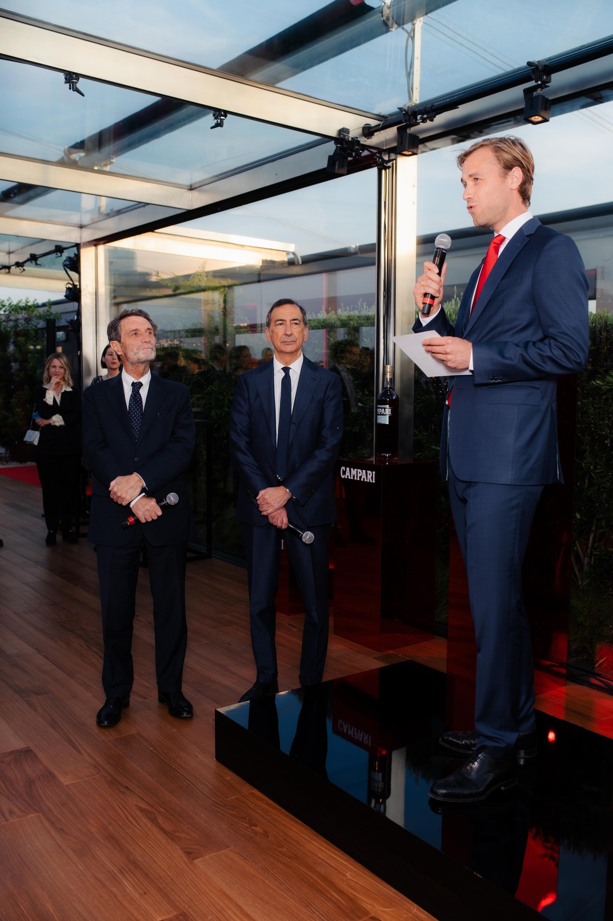 Campari, annunciato restyling della bottiglia ispirata a Milano Campari, annunciato restyling della bottiglia ispirata a Milano