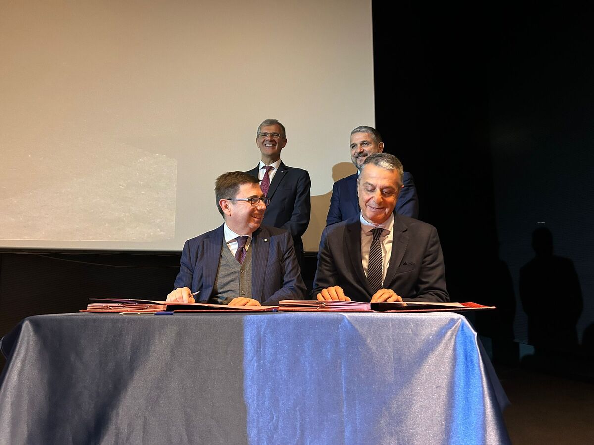 Thales Alenia Space sigla contratto con l’Agenzia Spaziale Italiana Thales Alenia Space sigla contratto con l’Agenzia Spaziale Italiana