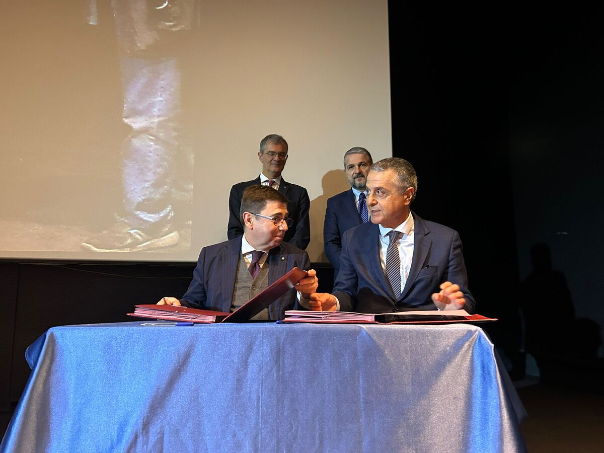 Thales Alenia Space sigla contratto con l’Agenzia Spaziale Italiana Thales Alenia Space sigla contratto con l’Agenzia Spaziale Italiana