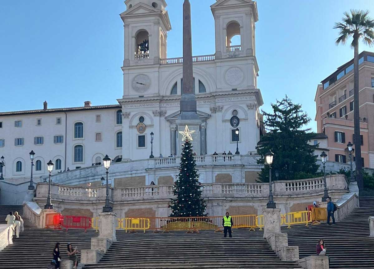 L'albero di Natale a piazza di Spagna L'albero di Natale a piazza di Spagna