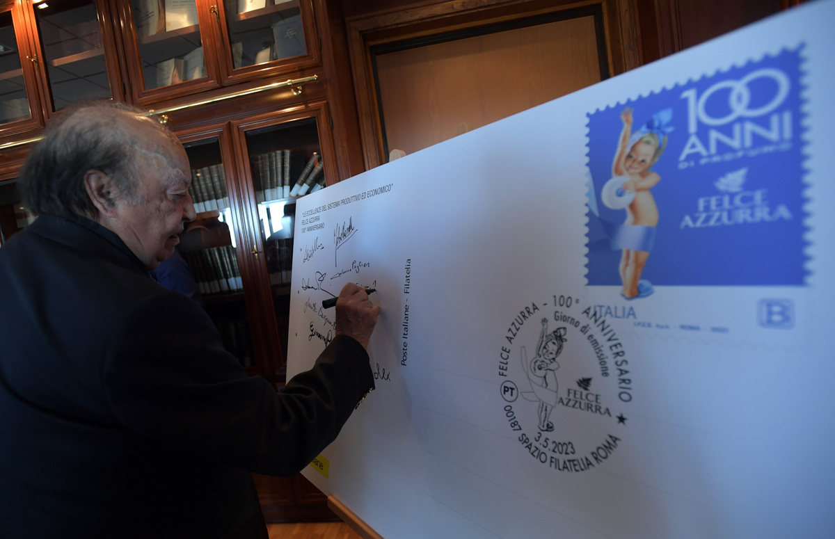 Felce Azzurra: un francobollo per i suoi cent'anni