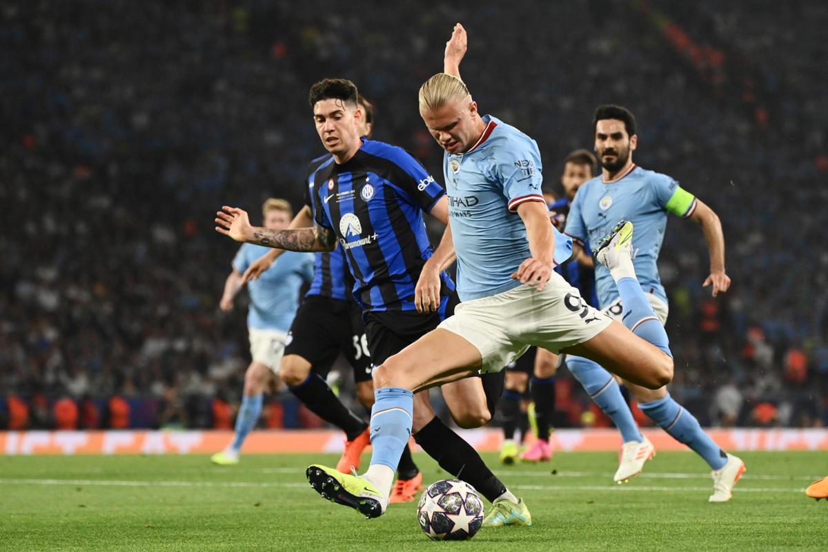 Alessandro Bastoni (FC Internazionale Milano) - Erling Haaland (Manchester City FC) - foto Lapresse Alessandro Bastoni (FC Internazionale Milano) - Erling Haaland (Manchester City FC) - foto Lapresse