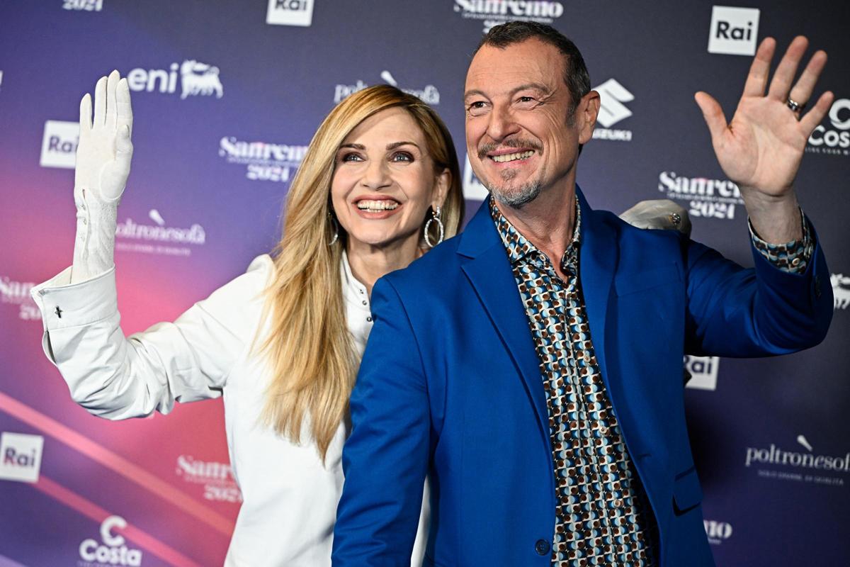 Amadeus e Lorella Cuccarini (foto Lapresse) Amadeus e Lorella Cuccarini (foto Lapresse)