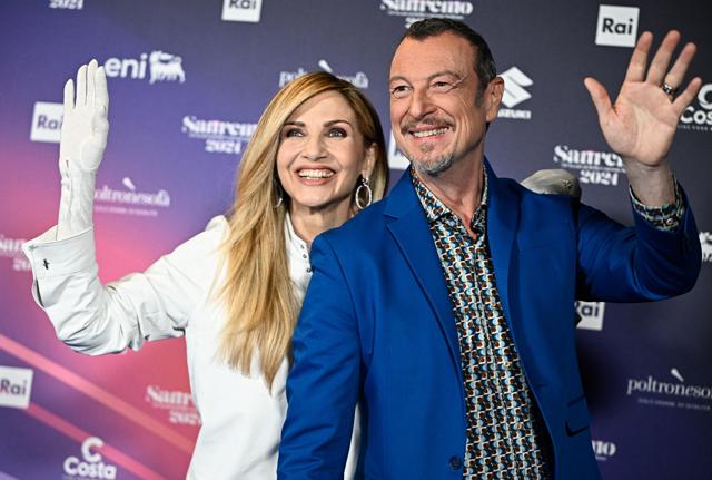 Amadeus e Lorella Cuccarini (foto Lapresse) Amadeus e Lorella Cuccarini (foto Lapresse)