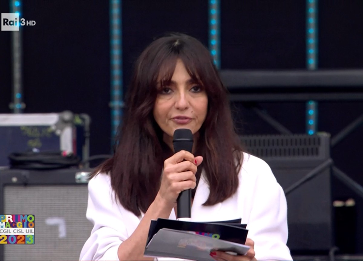 Ambra Angiolini sul palco del Concertone