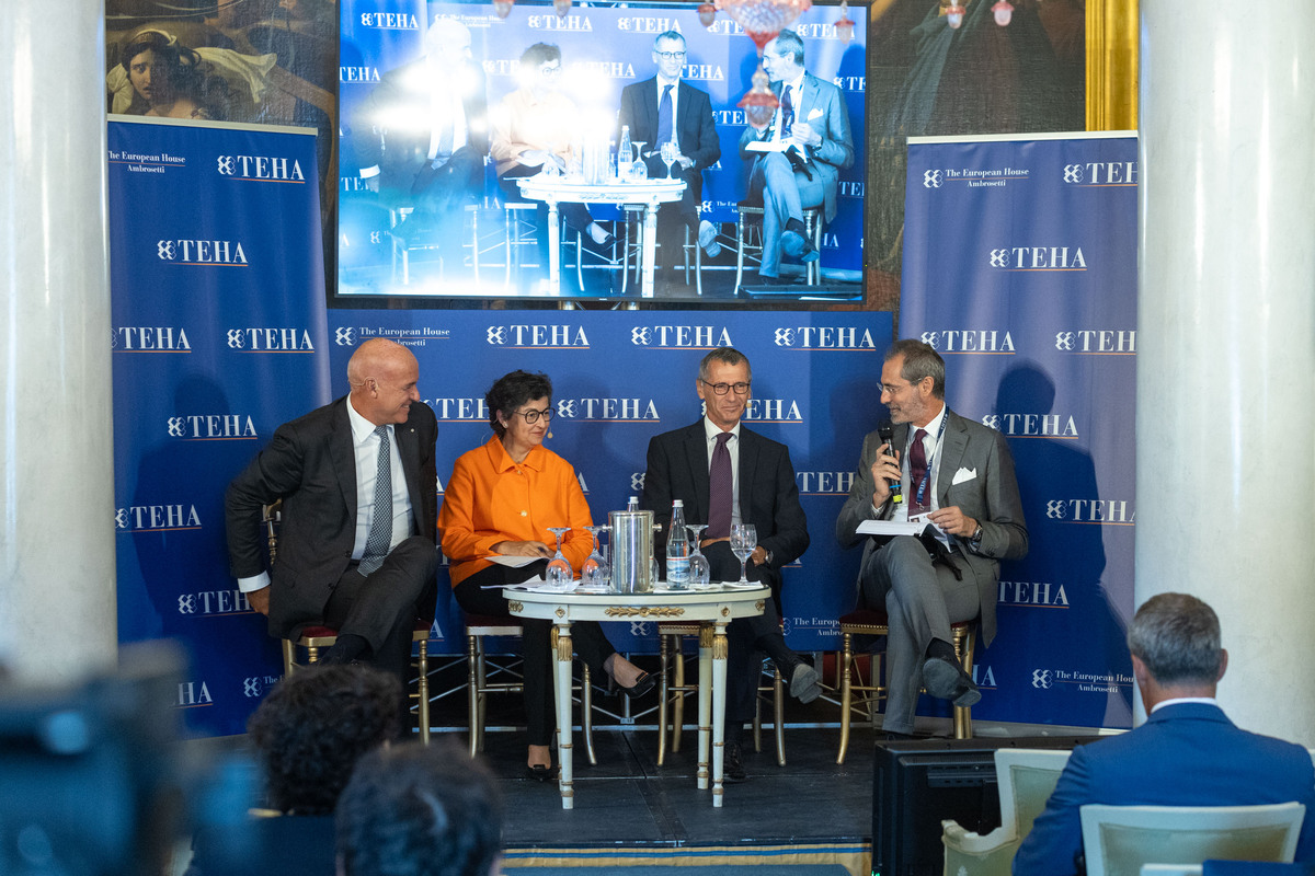 Edison e Ambrosetti, presentato lo studio "Verso la società del futuro" Edison e Ambrosetti, presentato lo studio "Verso la società del futuro"