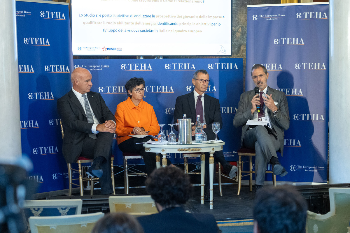 Edison e Ambrosetti, presentato lo studio "Verso la società del futuro" Edison e Ambrosetti, presentato lo studio "Verso la società del futuro"