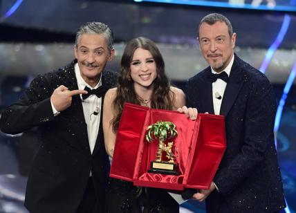 Sanremo 2024, Angelina Mango ha vinto. "Siete matti, grazie di tutto". Video