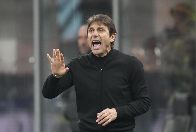 Antonio Conte (foto Lapresse) al Napoli? Rudi Garcia esonerato? Le voci, i rumors e le indiscrezioni Antonio Conte (foto Lapresse) al Napoli? Rudi Garcia esonerato? Le voci, i rumors e le indiscrezioni