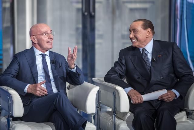 Arrigo Sacchi e Silvio Berlusconi (foto Lapresse) Arrigo Sacchi e Silvio Berlusconi (foto Lapresse)