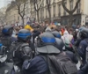 Proteste in Francia contro la riforma pensioni, scontri a Parigi