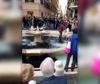Blitz di Ultima generazione: liquido nero nella Barcaccia a Roma