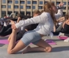 Al porto di Copenaghen una stravagante sessione di "beer yoga"