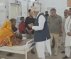 Il premier indiano Modi visita i feriti nel disastro ferroviario