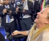 Meloni prova il simulatore al Salone Nautico e scherza: "Mi sono cappottata"