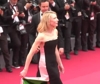Cannes, Cate Blanchett sfoggia abito con colori bandiera palestinese