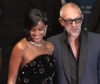 A Cannes 77 Vincent Cassel sul red carpet con la fidanzata brasiliana