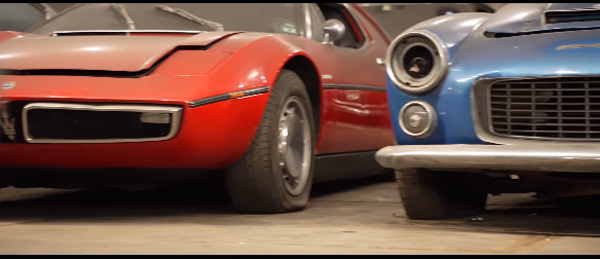 230 auto storiche trovate in una chiesa in Olanda (Instagram classiccarauctionsnl) 230 auto storiche trovate in una chiesa in Olanda (Instagram classiccarauctionsnl)