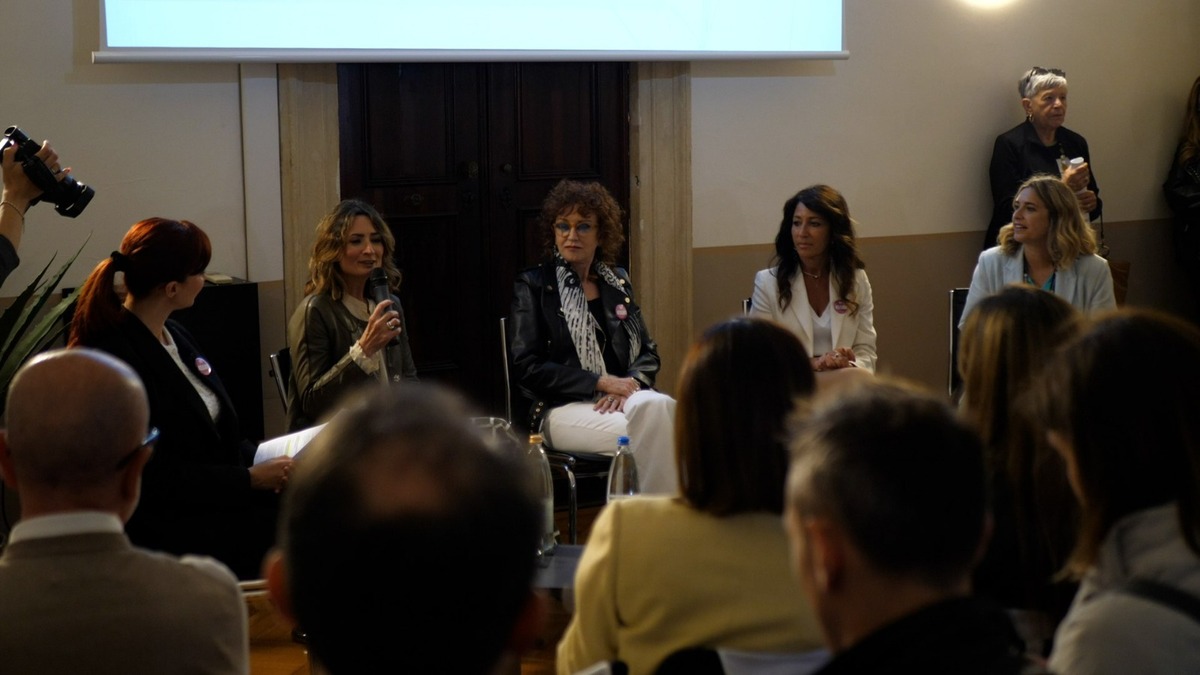 AXA e Fondazione Una Nessuna Centomila insieme contro la violenza di genere AXA e Fondazione Una Nessuna Centomila insieme contro la violenza di genere
