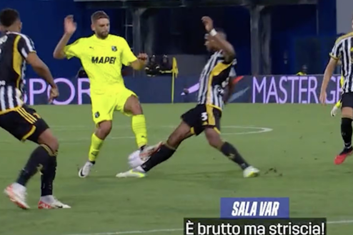 Sassuolo-Juventus 4-2. Berardi ammonito per fallo su Breme dall'arbitro Colombo che non va al Var. Aia: Berardi doveva essere espulso Sassuolo-Juventus 4-2. Berardi ammonito per fallo su Breme dall'arbitro Colombo che non va al Var. Aia: Berardi doveva essere espulso